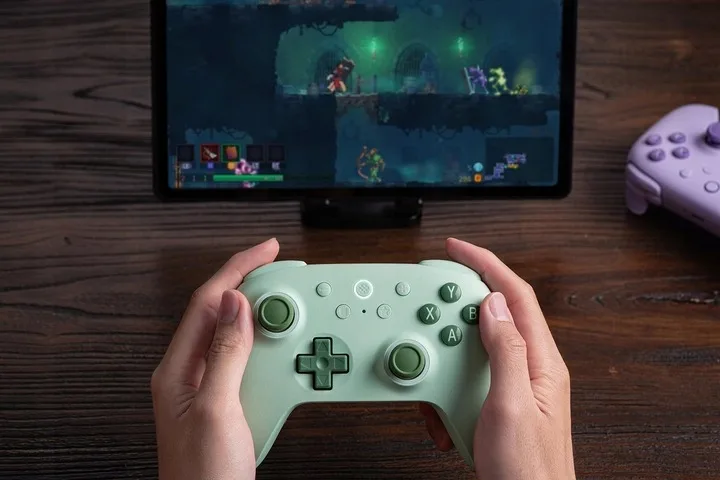 3a9abb60441283e9ff112a708633 8Bitdo Ultimate 2C Green Hall Effect 2.4G BT Android PC